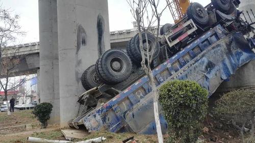 青岛大货车爆料视频,现场直击惊人一幕 第3张 青岛大货车爆料视频,现场直击惊人一幕 第3张